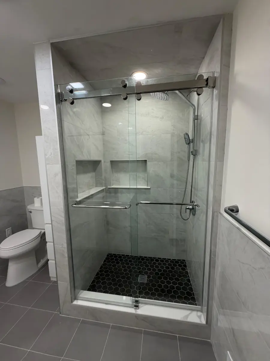 Gray shower with niches and bench