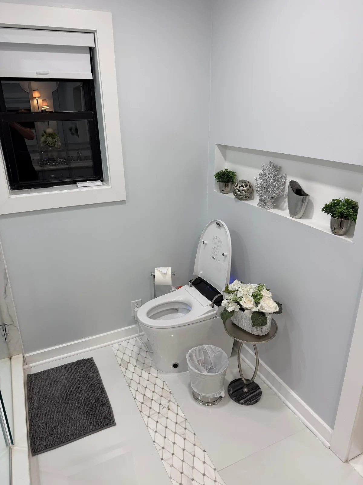 Powder room, bidet toilet, niche